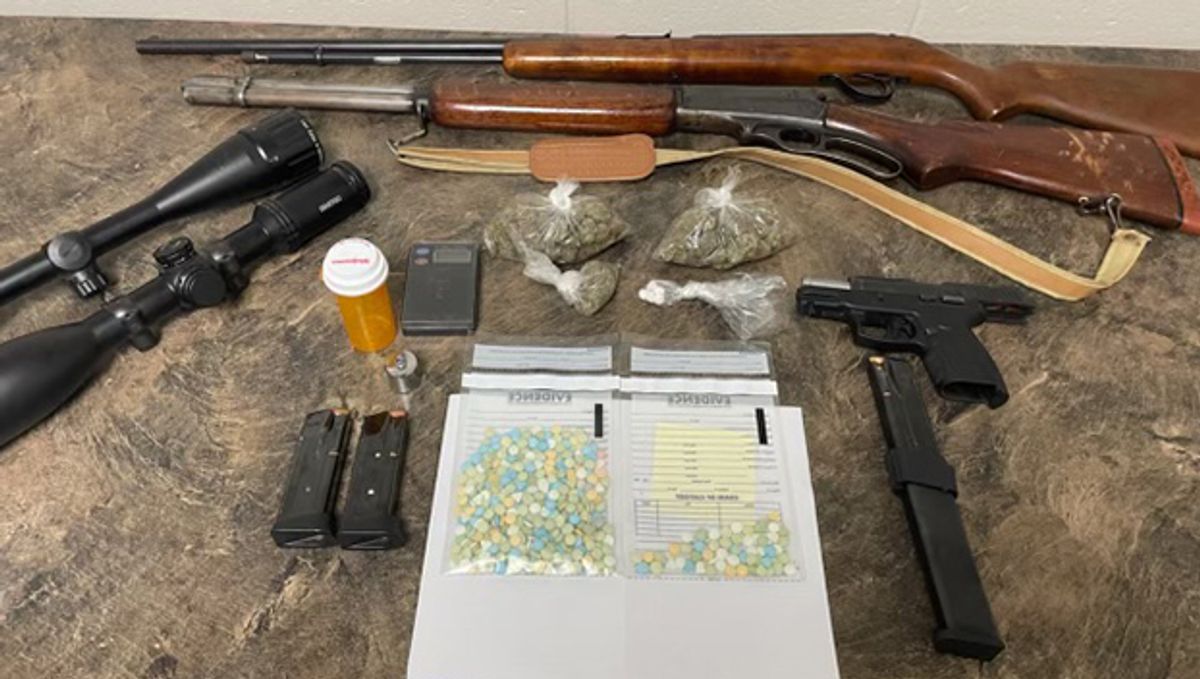 Sheriff's deputies arrest two suspected drug dealers after t...