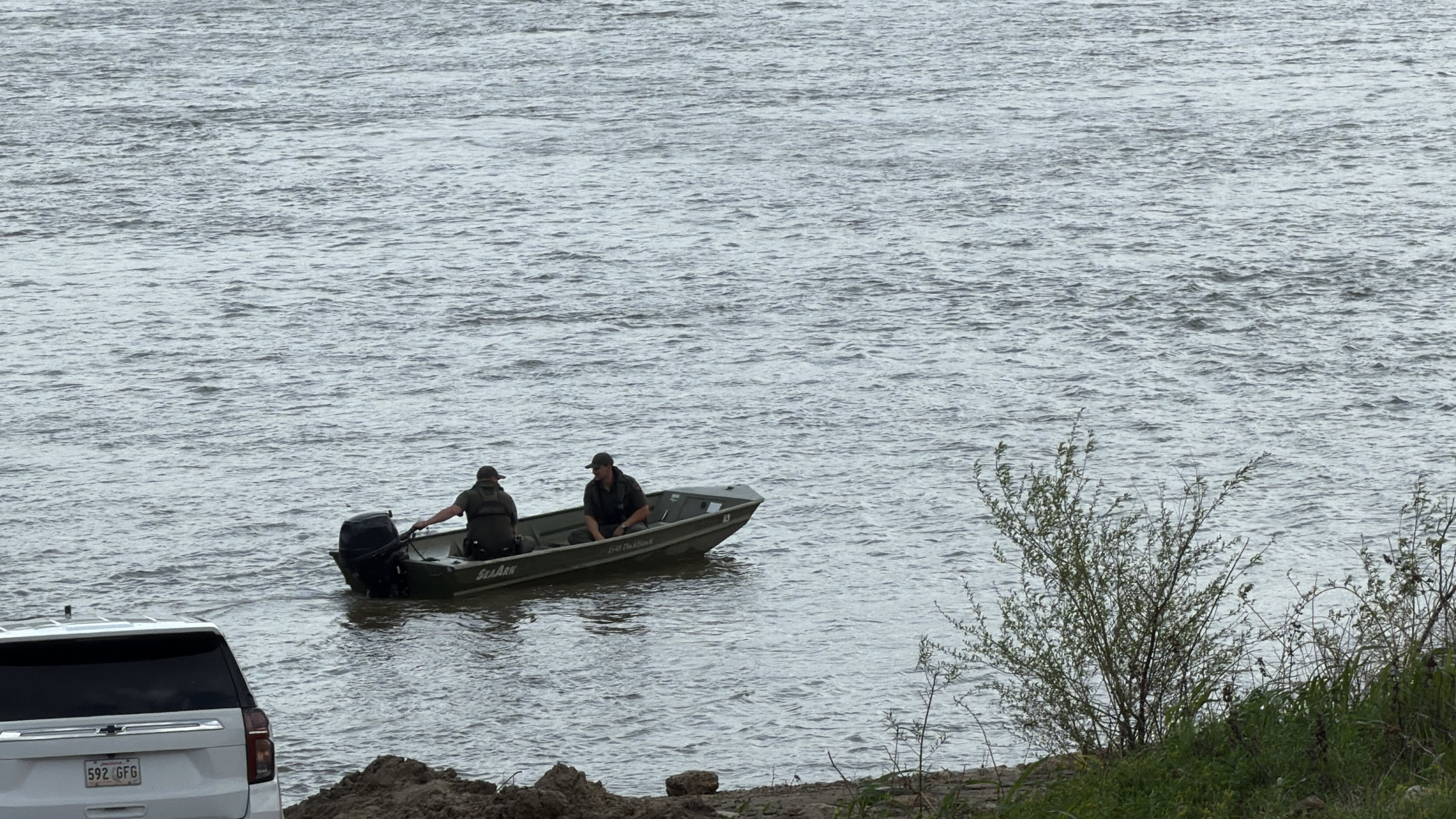 Authorities still searching for man in Mississippi River who