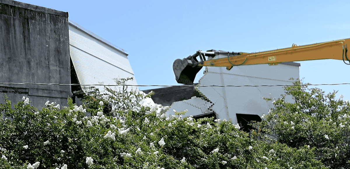 VIDEO: Crews take down front of fire-damaged Delta Fuel building