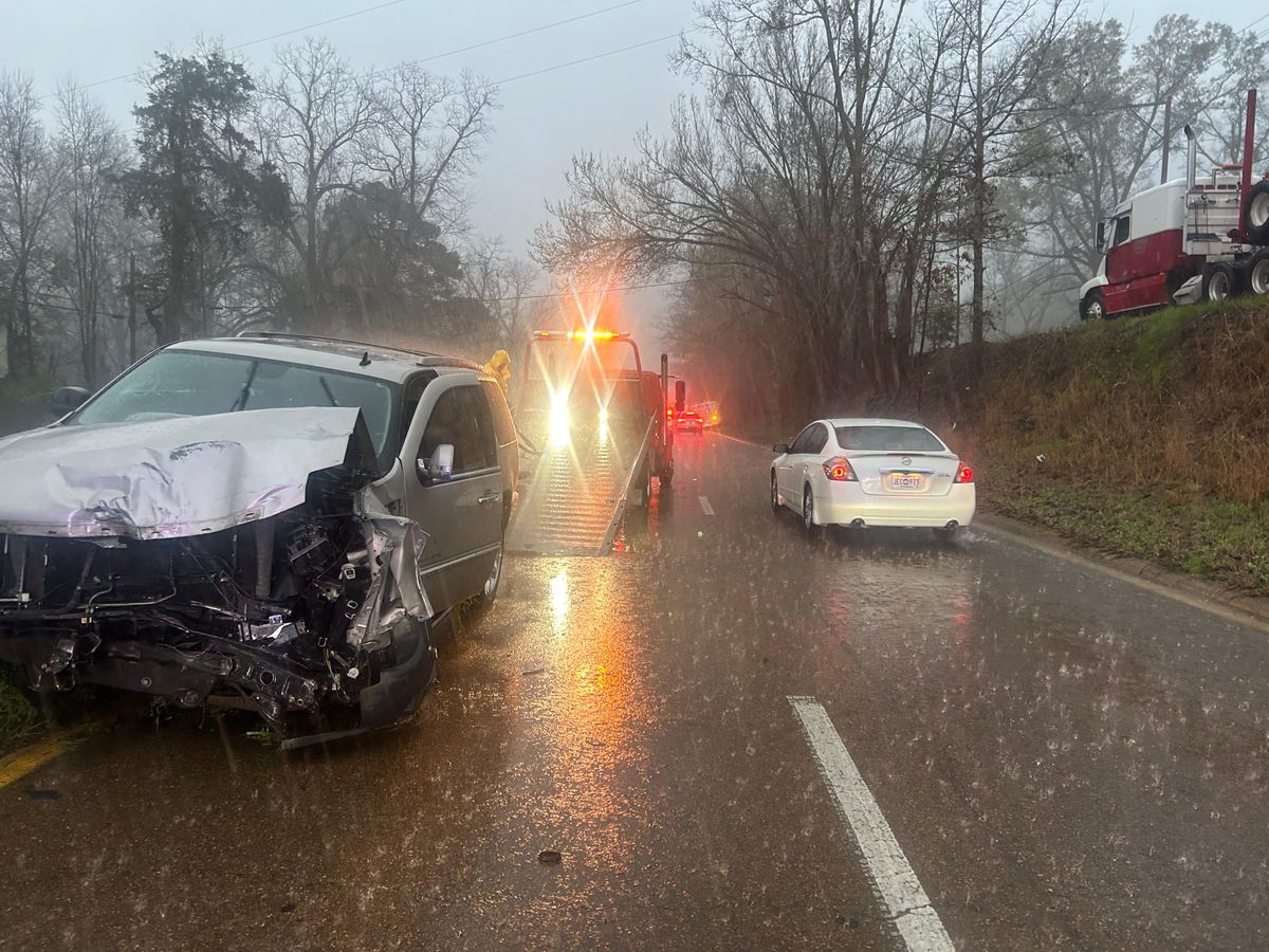 Mississippi Highway Patrol investigating crash on U.S. 61 North