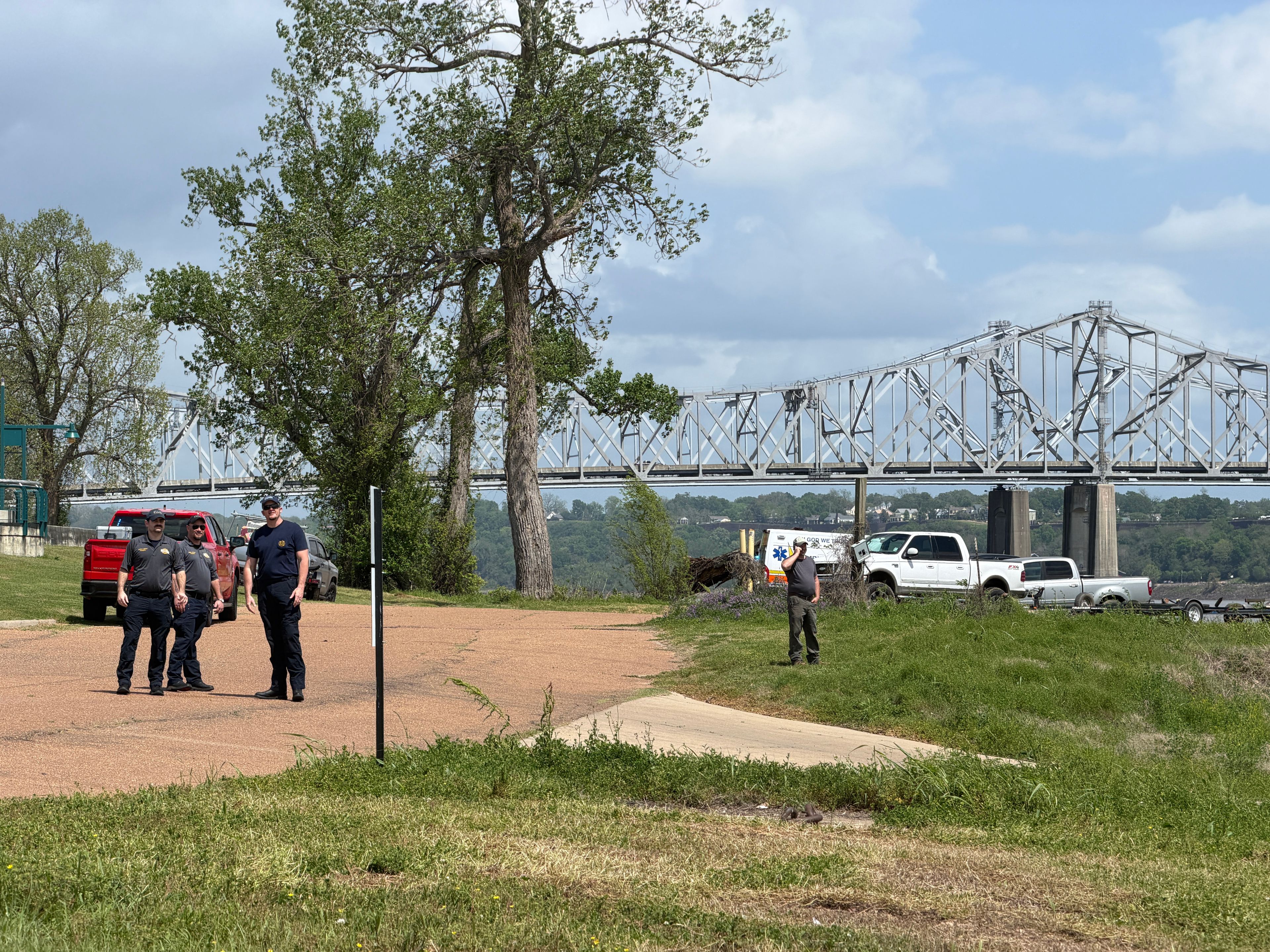 Authorities still searching for man in Mississippi River who