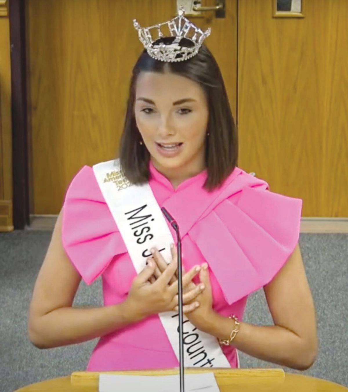 Pageant winners highlight community service projects