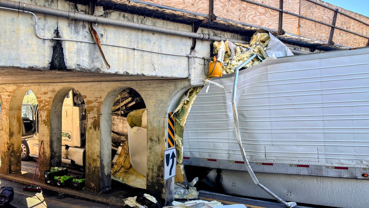 18-wheeler strikes Commerce Street railroad overpass