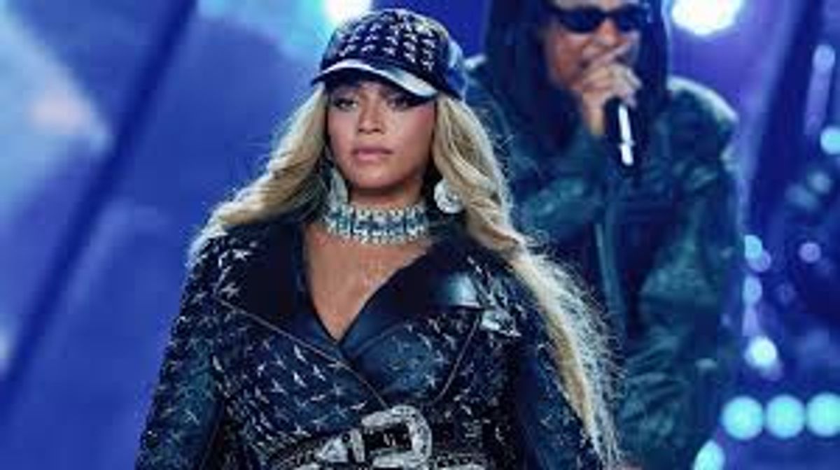 Beyoncé Becomes Highest-Grossing Black and R&B Artist in Mus...