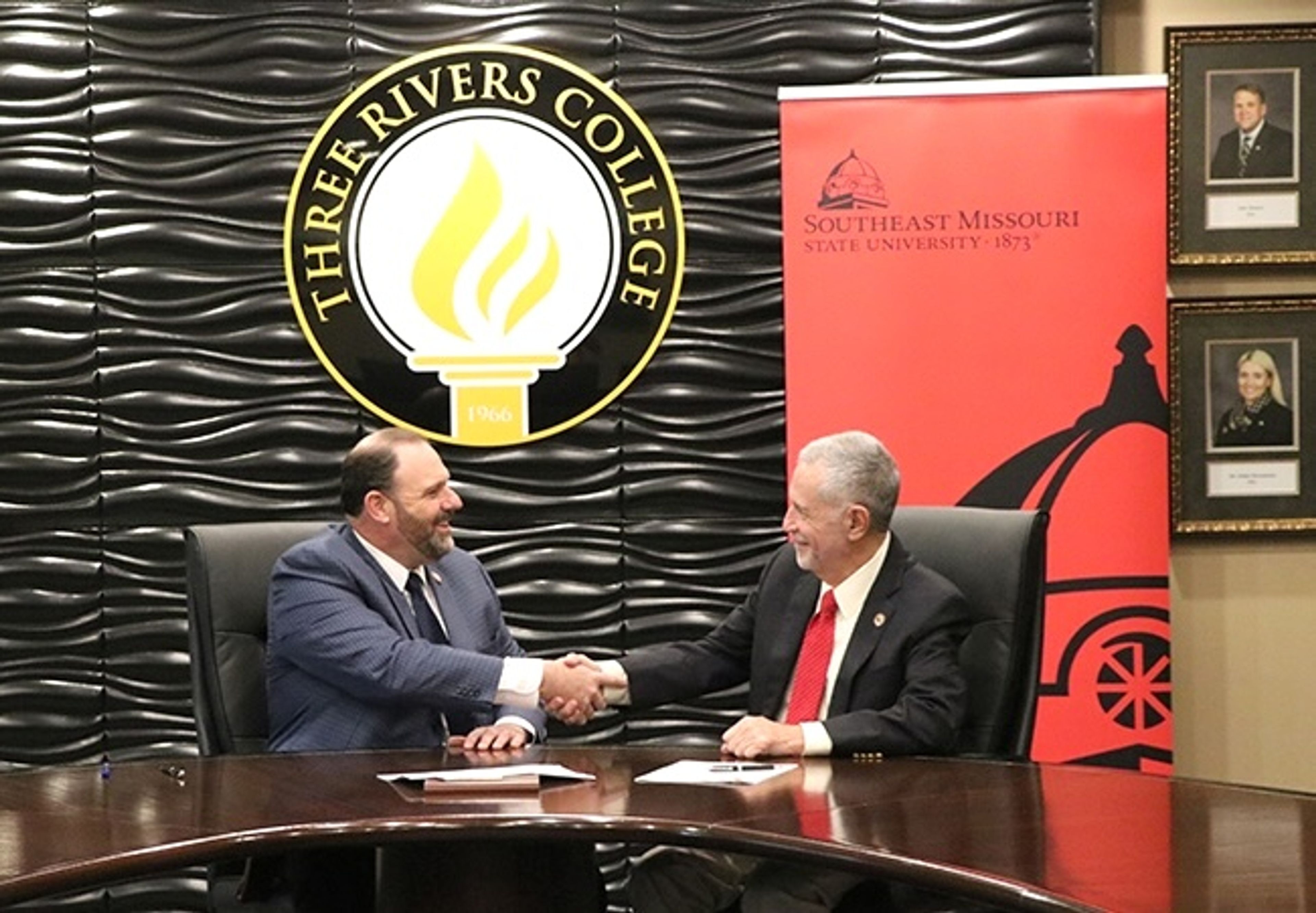 
Southeast Missouri State University president Dr. Carlos Vargas and Three Rivers College president Dr. Wesley Payne sign new articulation agreements. Students now have expanded pathways to further their education thanks to a growing partnership between SEMO and TRC.
