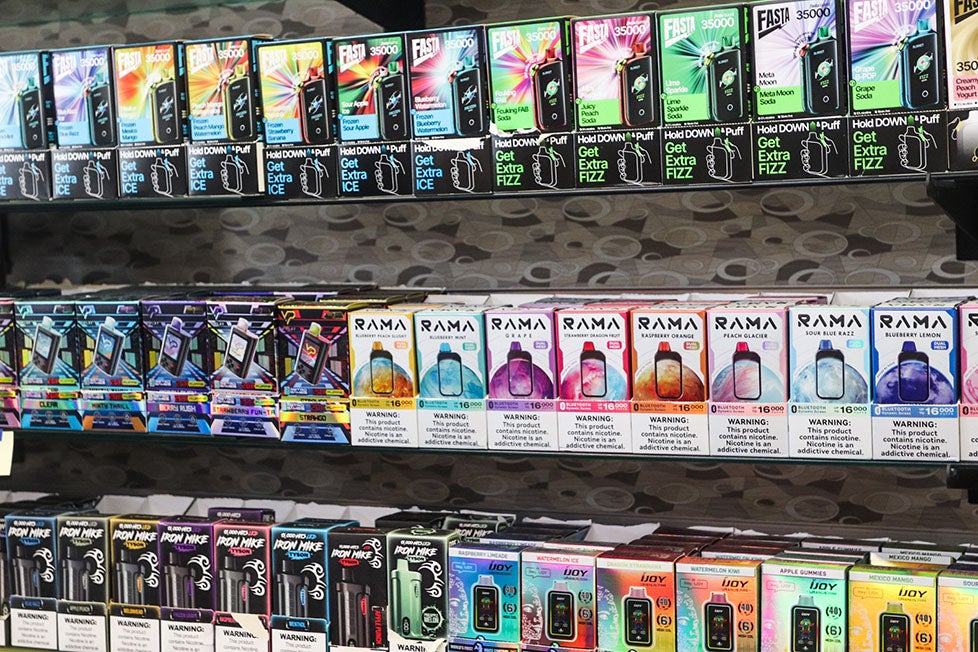 elf bar vape uk Alabama cracks down on youth vaping with new restrictions on flavored  products main image 0