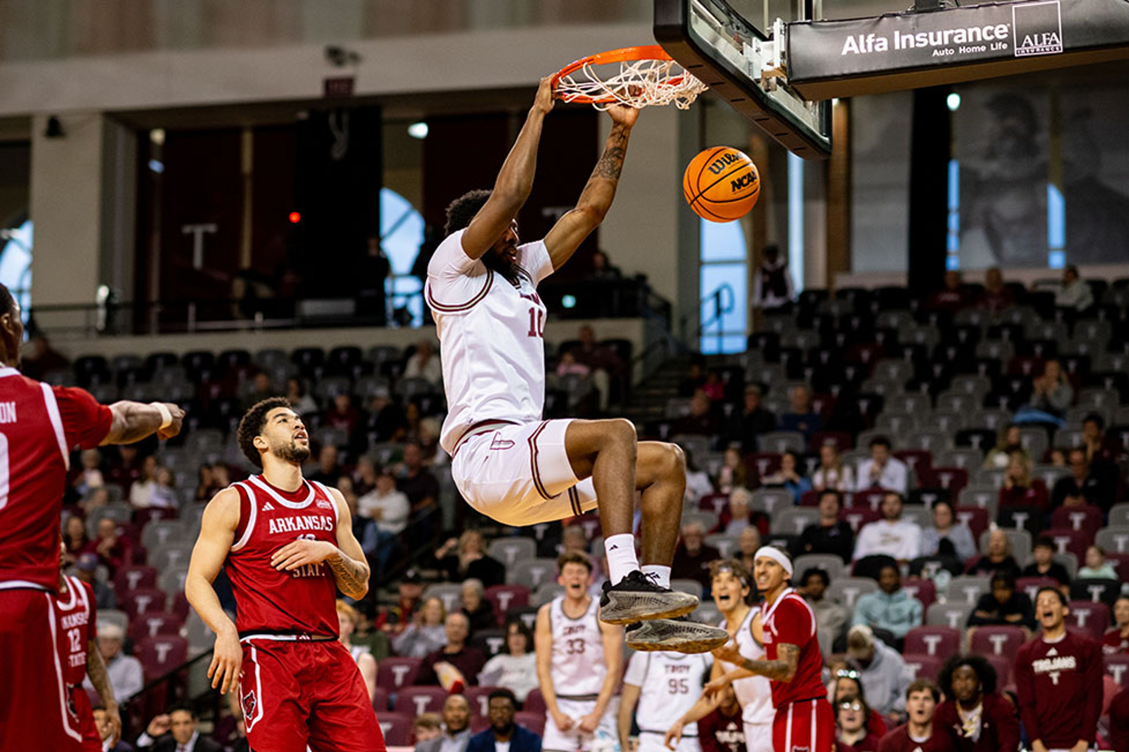 Troy avenges loss to Arkansas State, takes first place in Sun Belt 