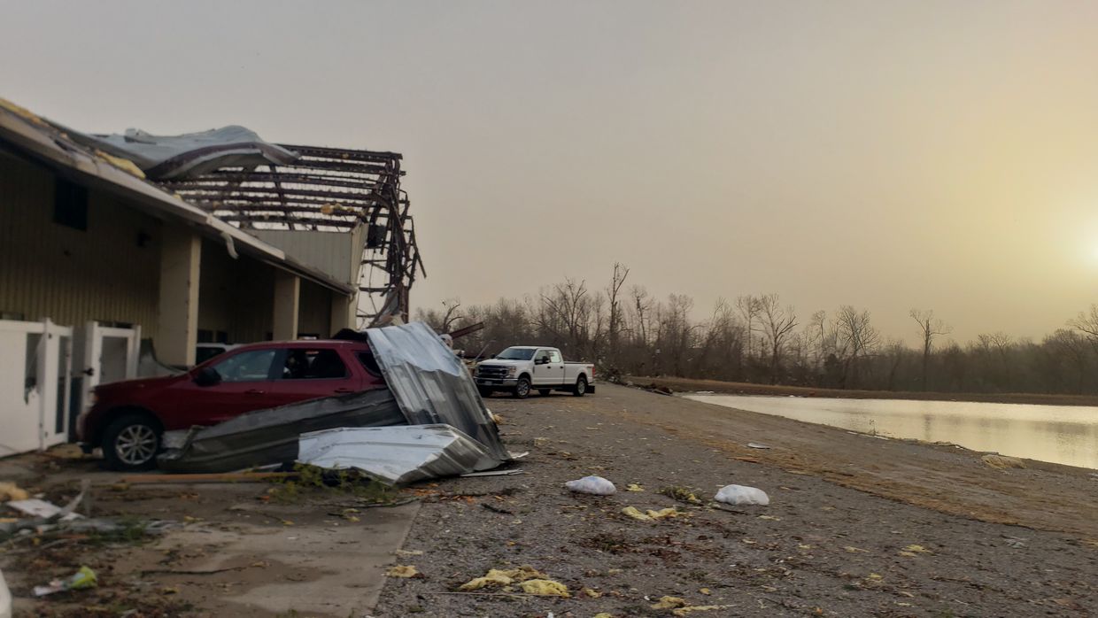 Chaos in Poplar Bluff Tornado uproots homes and claims a life, commun...