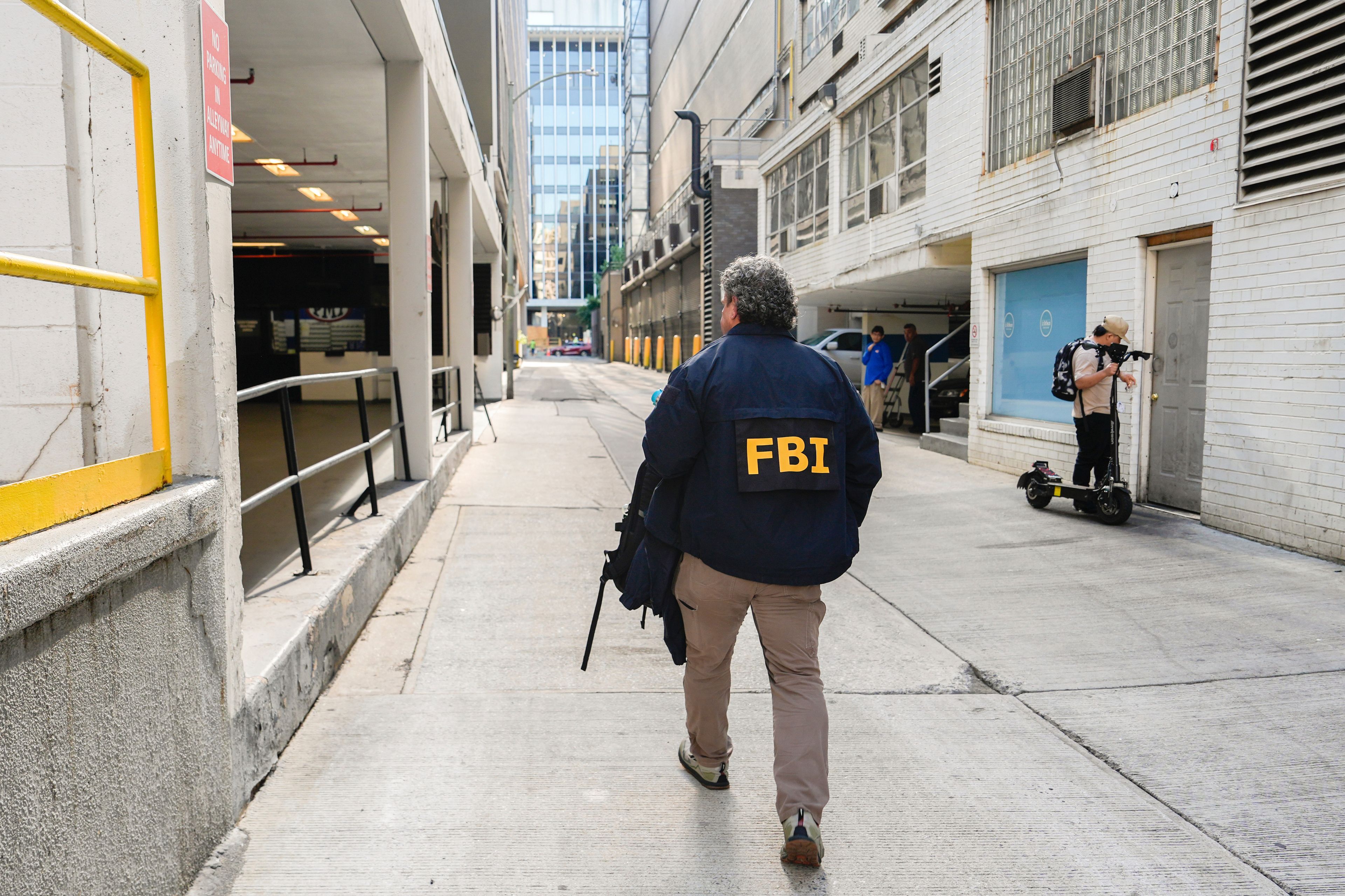 Photos of FBI searching the home and office of John Bolton, a former T..., image size:3840x2560