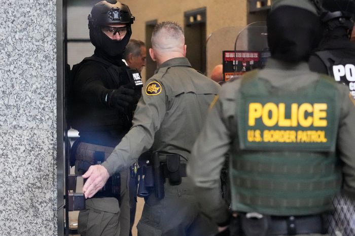 Judge orders daily meetings with Border Patrol official Bovino on Chic...
