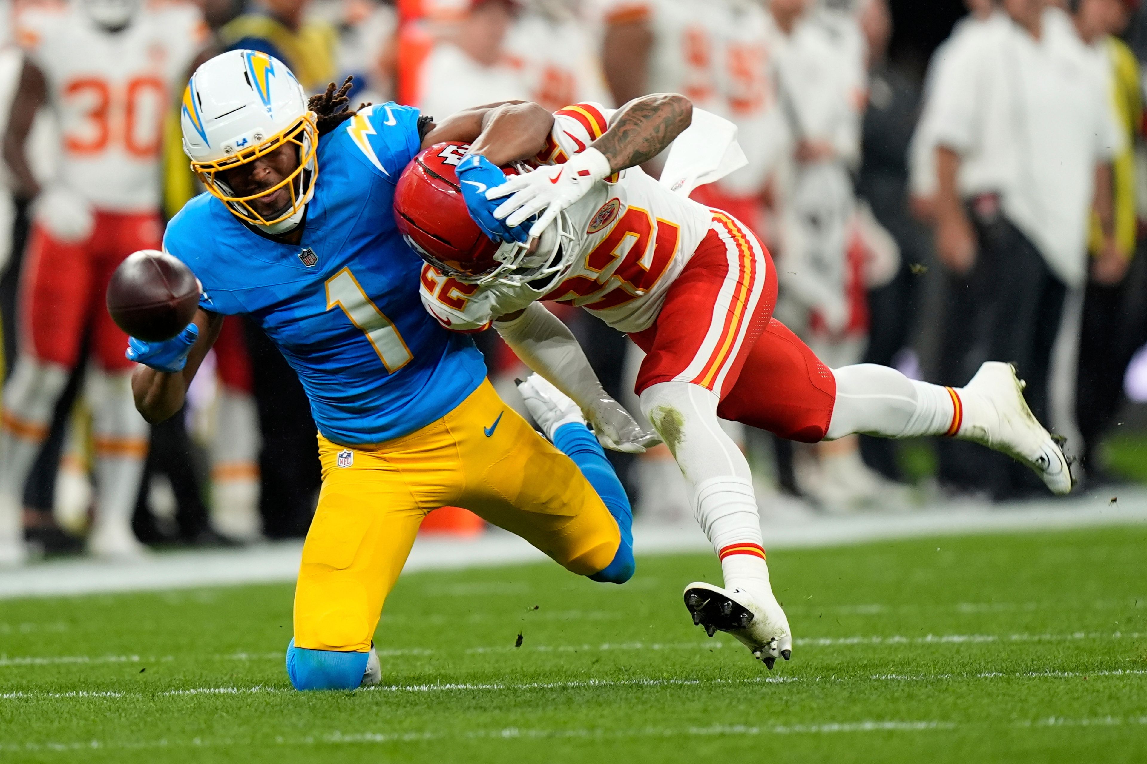 Herbert outduels Mahomes to help the Chargers beat the Chiefs 27-21 in...