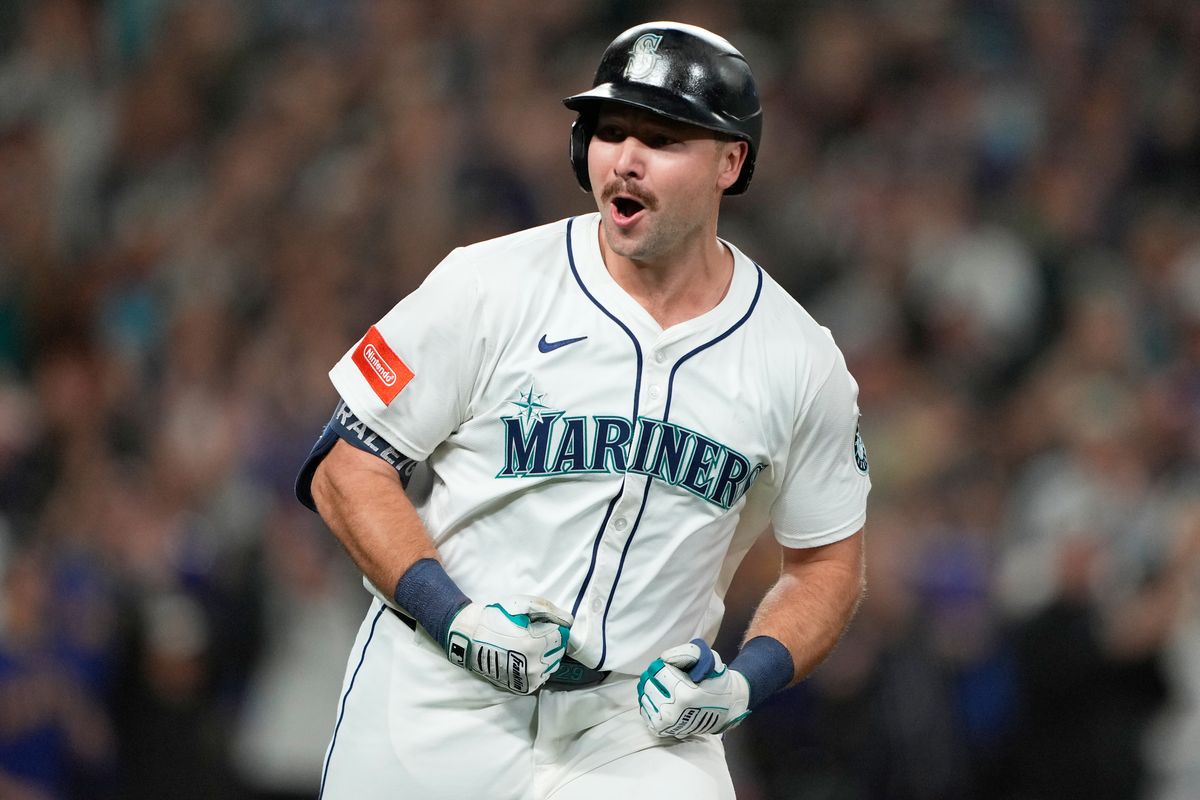 Cal Raleigh makes history, but will the catcher's 60 homers be enough ...