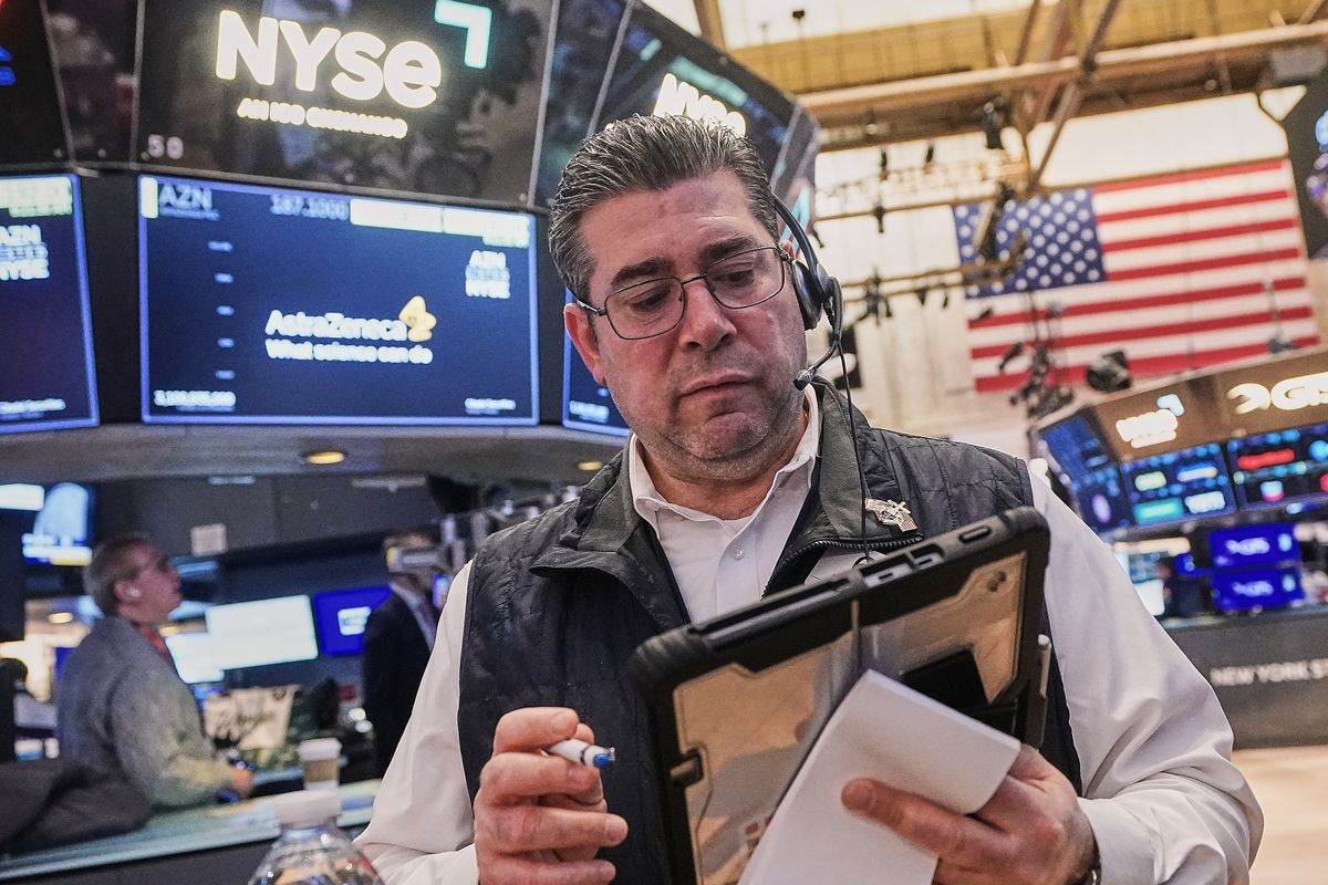 Wall Street loses ground under pressure from rising oil pric...