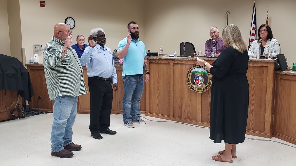 Council swears in elected officials and selects Smith as may...