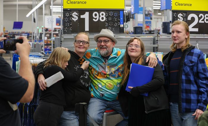 Scooby Doo voice actor Scott Innes meets fans at Poplar Bluff Walmart ...