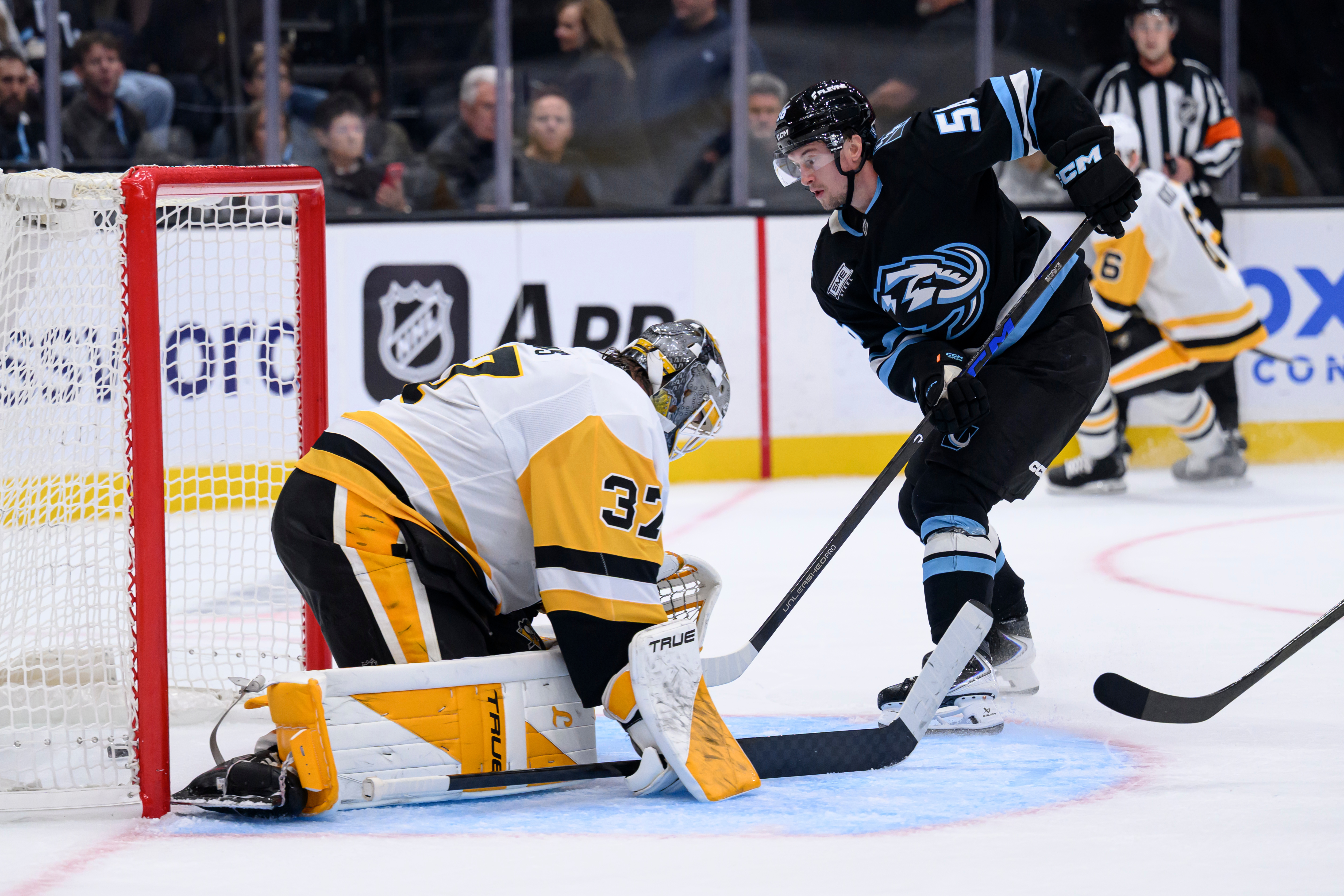 Utah Mammoth Edge Pittsburgh Penguins 5-4 in High-Scoring Affair