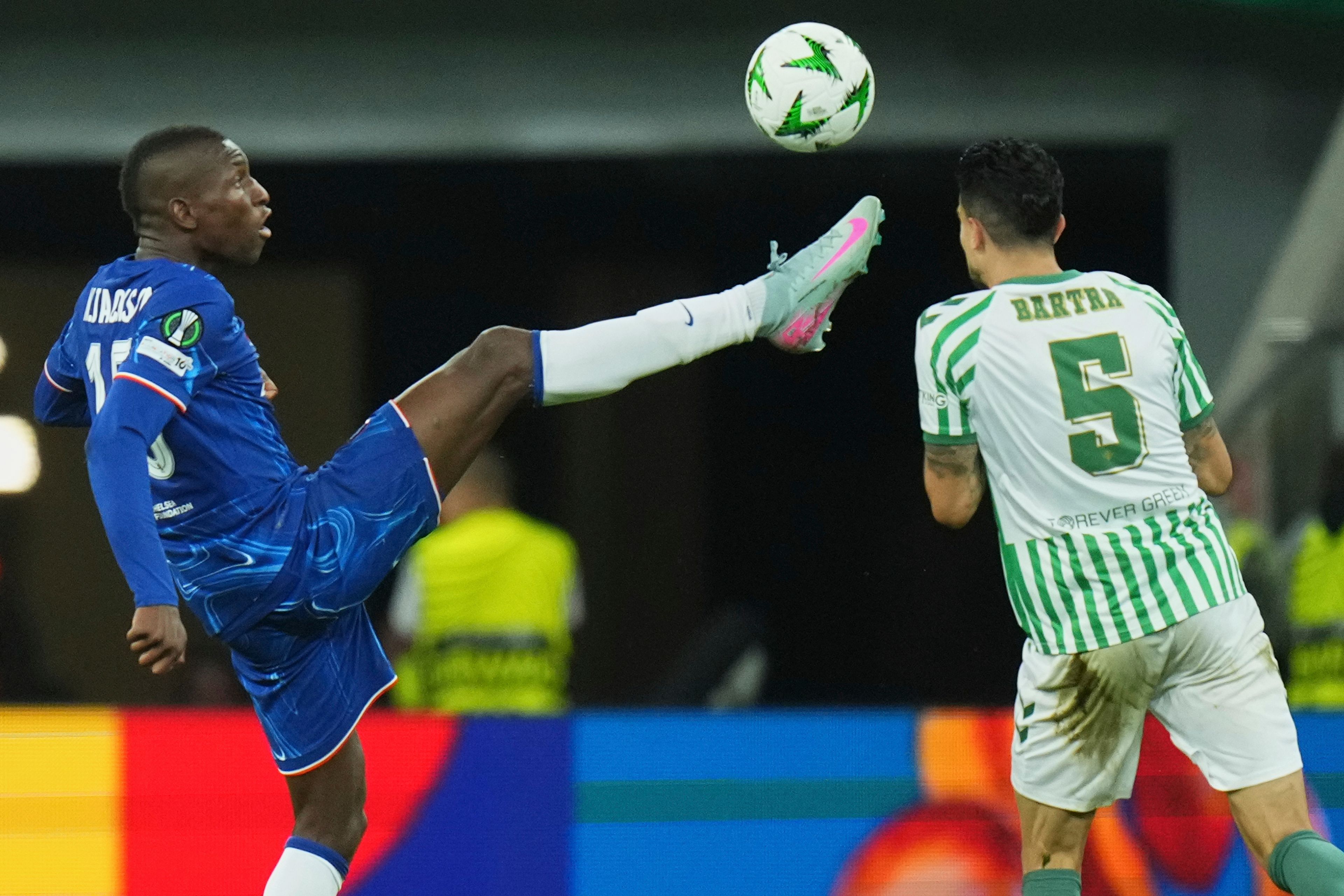 Écharpe De Foot Real Betis Vs Chelsea - Finale Conference League 2025 - Double Face Polyester - Fabriquée En Italie