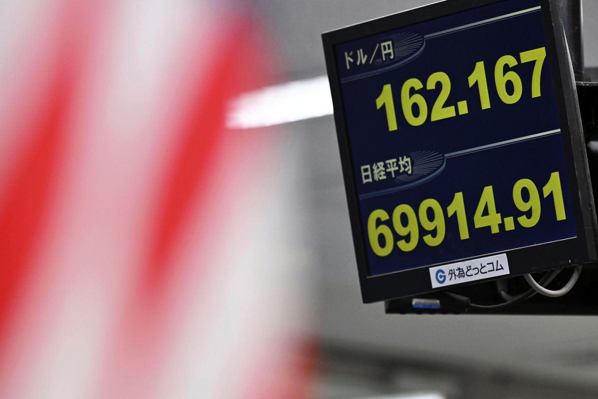 World shares follow Wall Street higher, while the Japanese y...