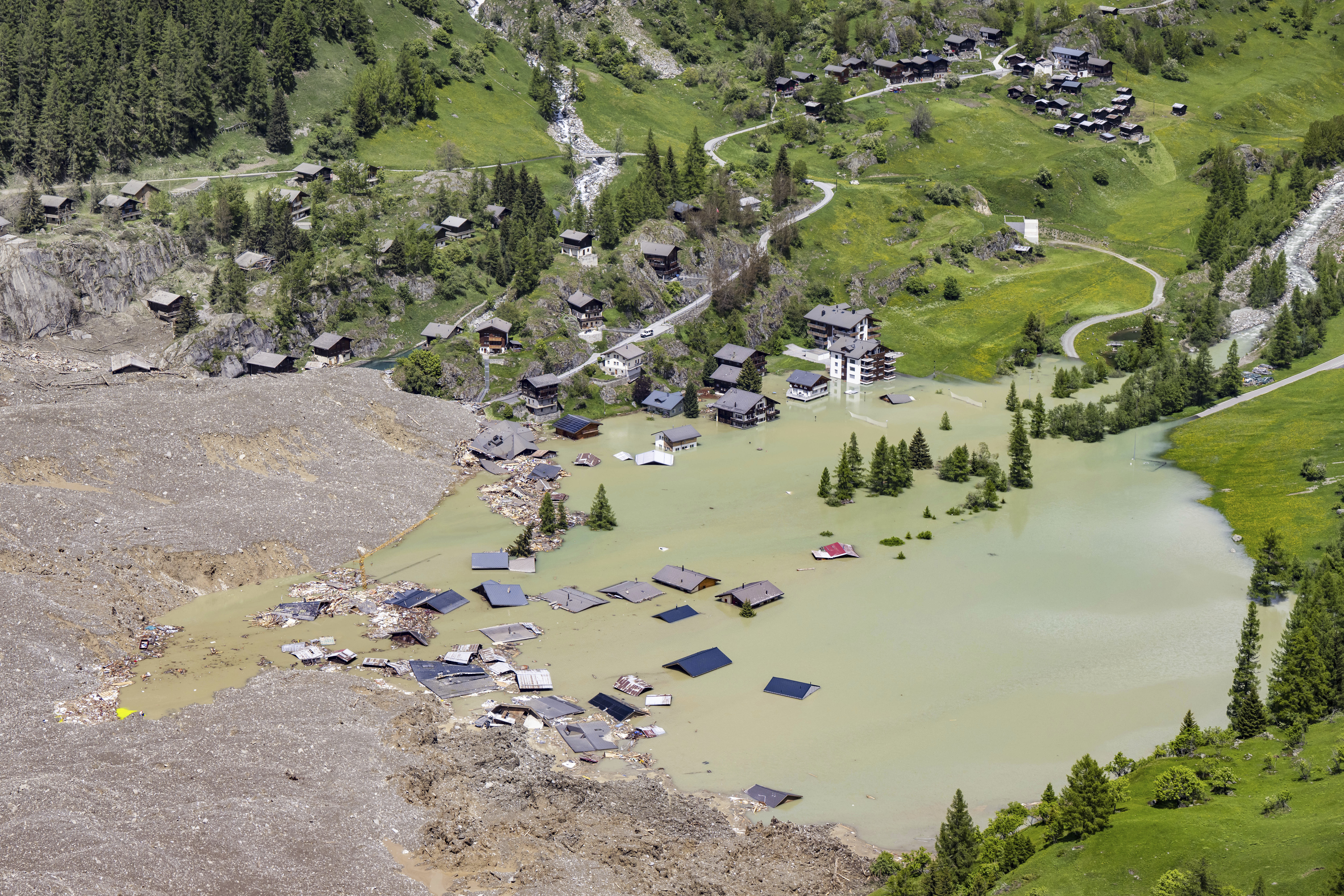 Man remains missing after a Swiss glacier collapsed and dest