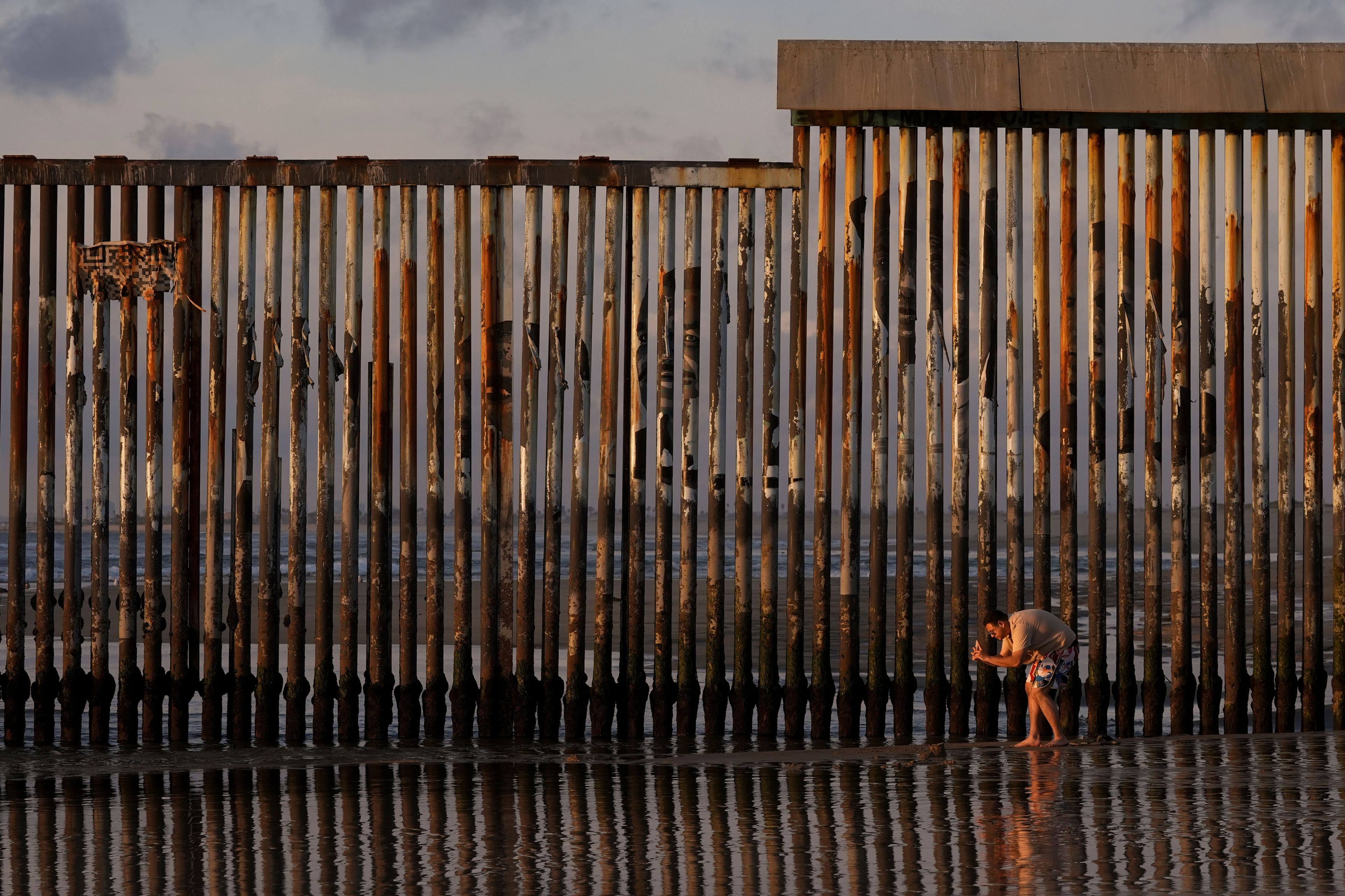 Asylum-seekers still arrive at the US border, but what will happen to ..., image size:3840x2560