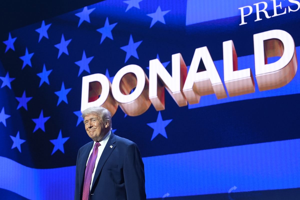 Wall Rally Photos show the 'Build the Red Wall' rally in Arizona, headl...