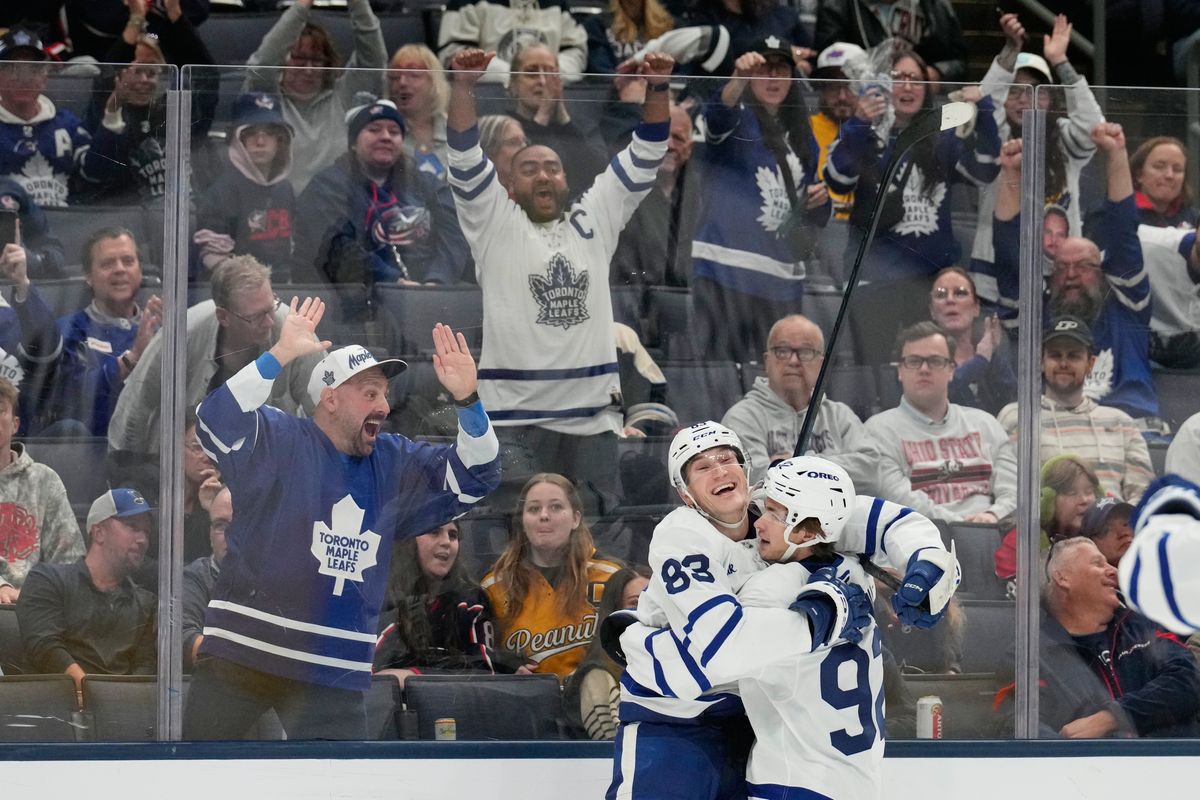 Matthews reaches 700 games, scores to help the Maple Leafs b...