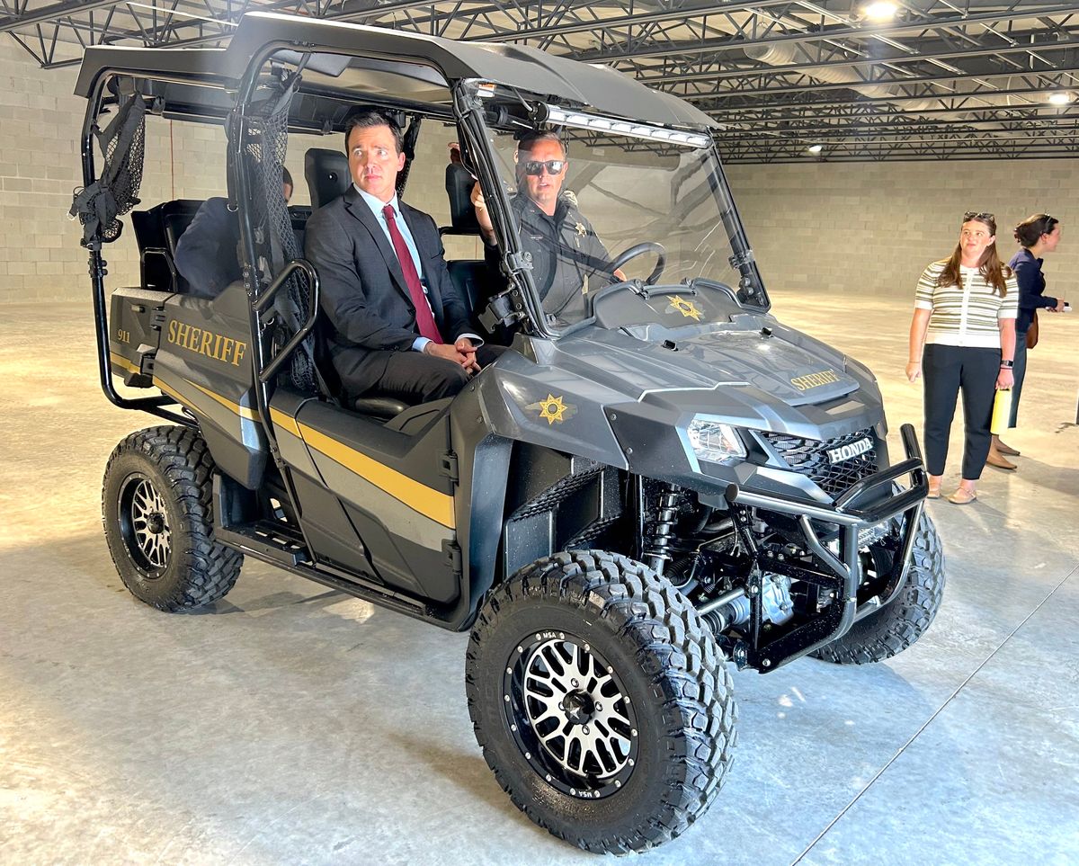 Attorney general tours sheriff training facility