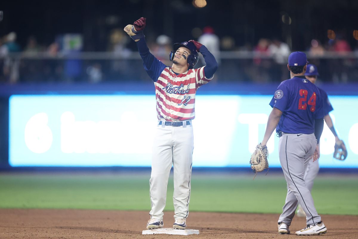 EXTRA POINTS: Despite family ties, Fielder becomes first Warbird traded