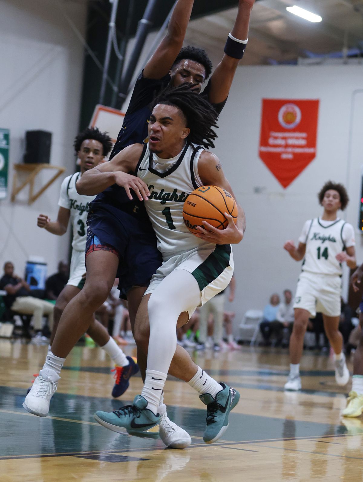 Knights scrap into John Wall Holiday Invitational winners bracket after downing Petersburg