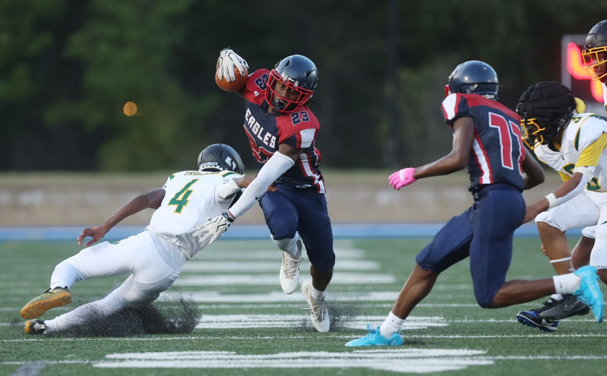 GAME OF THE WEEK: Eagles grind out 14-6 victory over SE Halifax at Barton