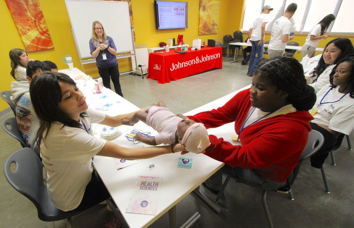 ‘Scrubs' event shares healthcare jobs with students