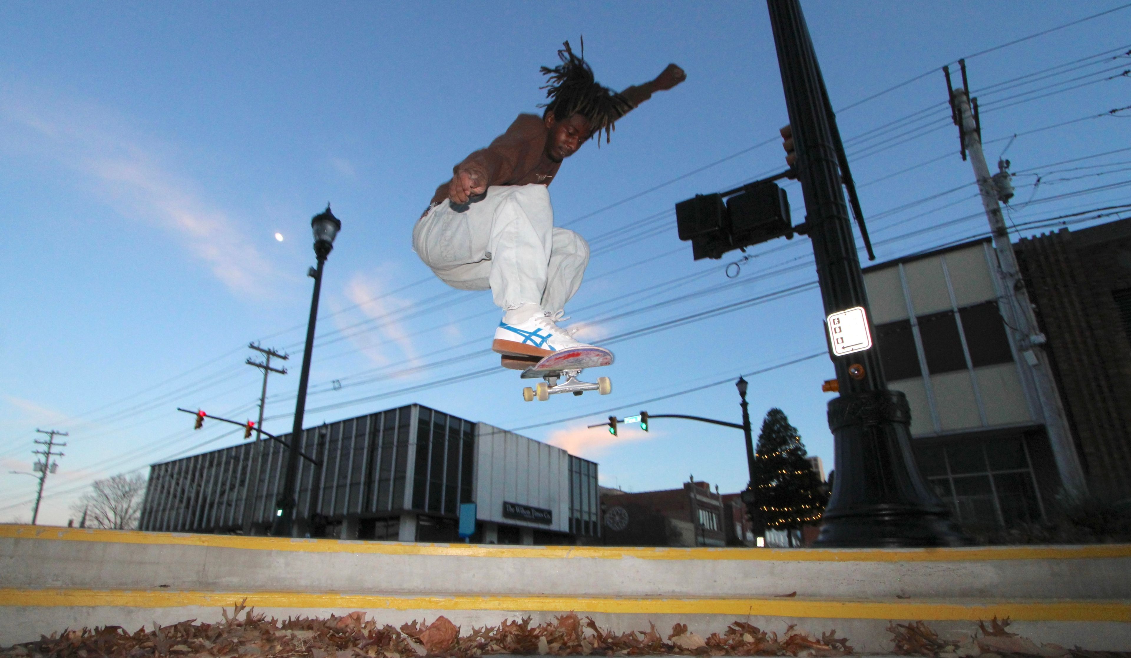 Barack Obama on a Skateboard on Las Vegas Strip created on Craiyon, image size:3840x2236