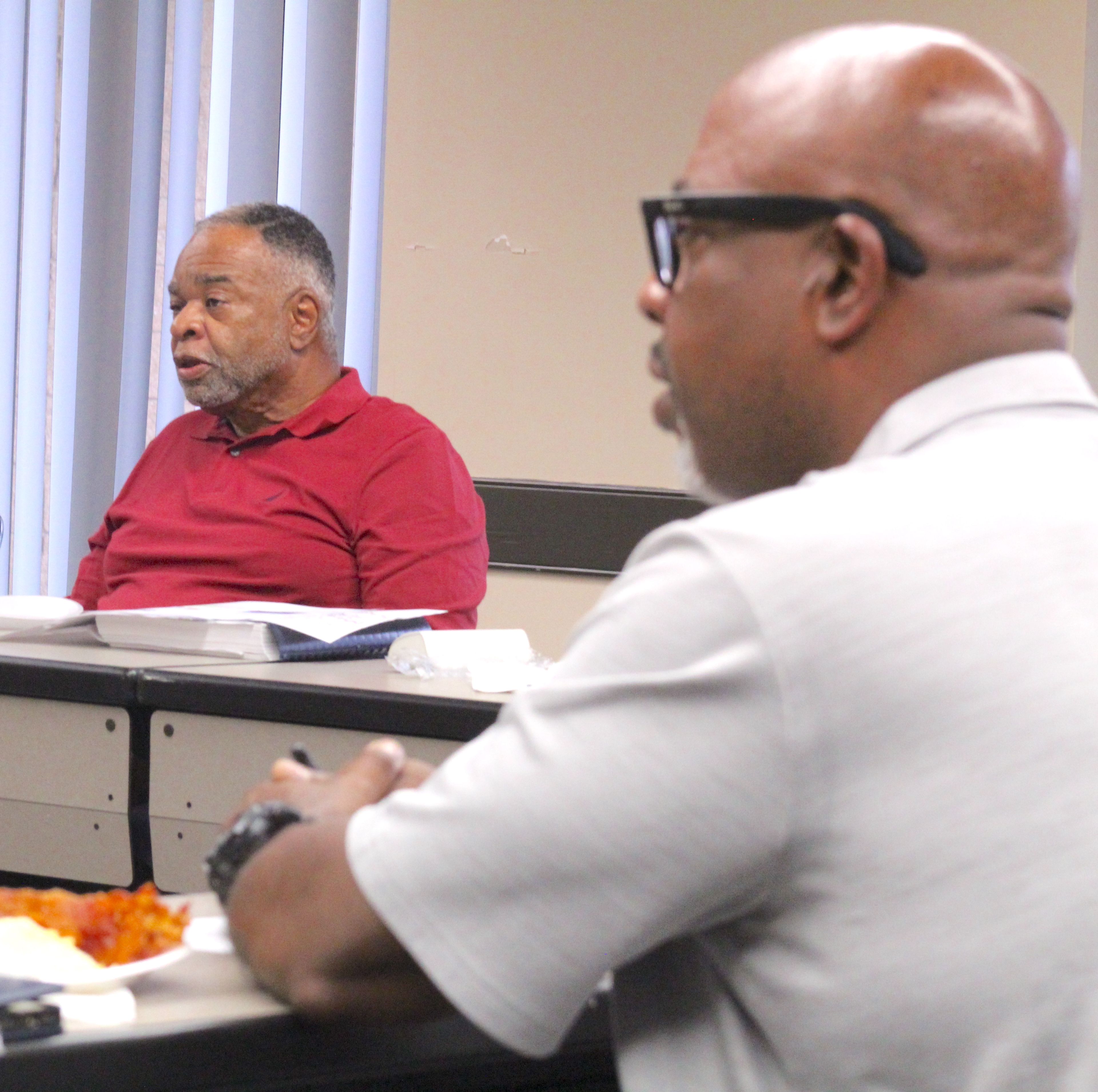 City Council confronts mayor for tearing down photo
