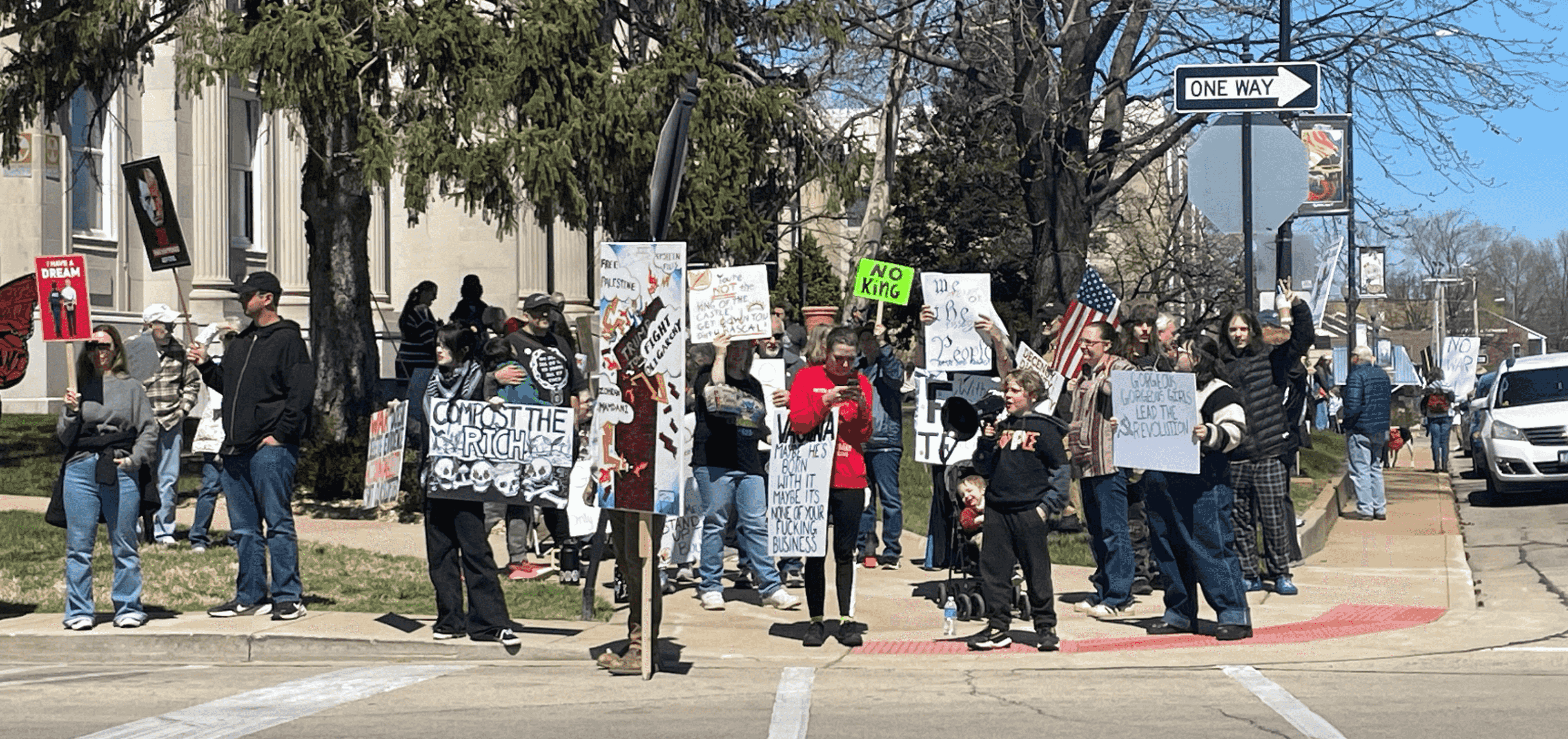 Peaceful "No Kings" protest at St. Francois County Courthouse draws crowd of 400+ participants
