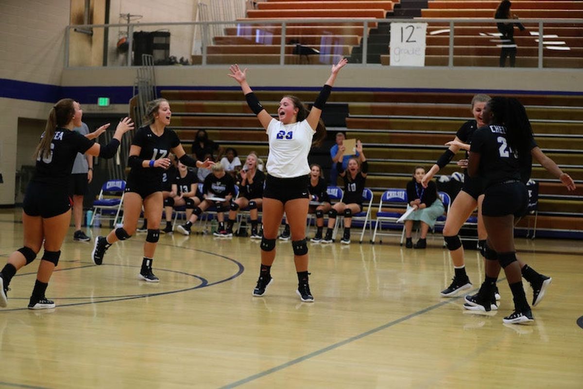 Chelsea opens volleyball season with win against Vestavia