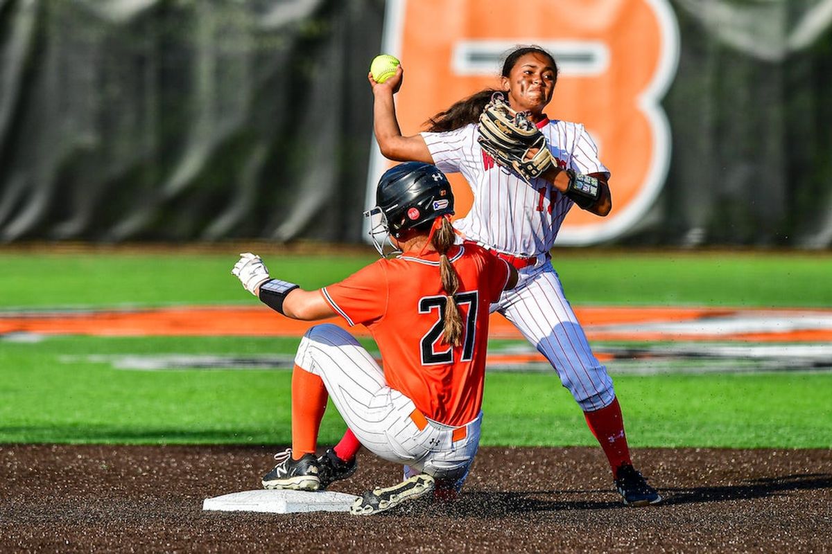 Thompson goes 4 1 at home tournament to start season