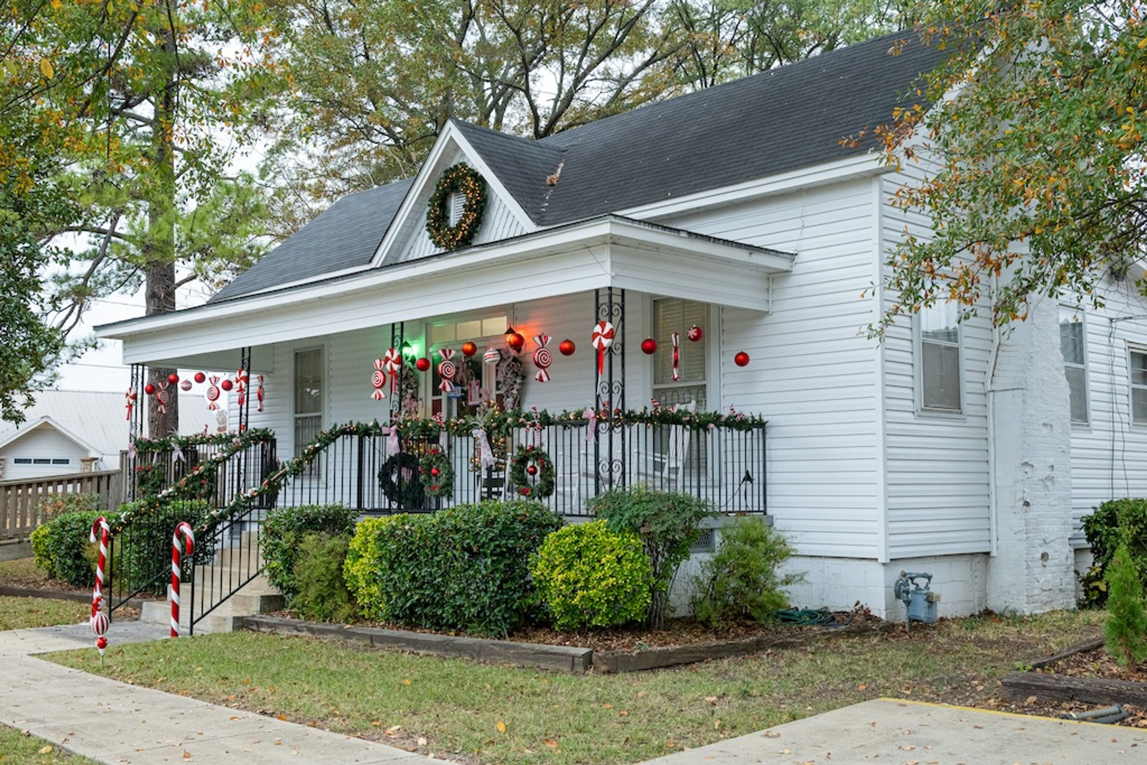 E&C Creations debuts original European ornament line at annual holiday open house