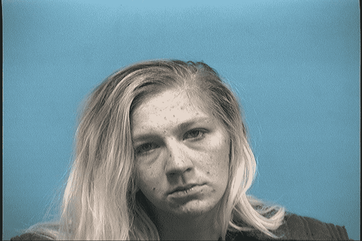 Woman charged with child endangerment