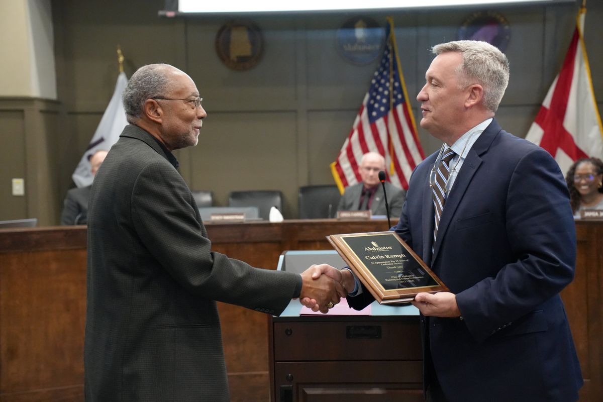 Alabaster council honors Calvin Rumph for 15 years of servic...