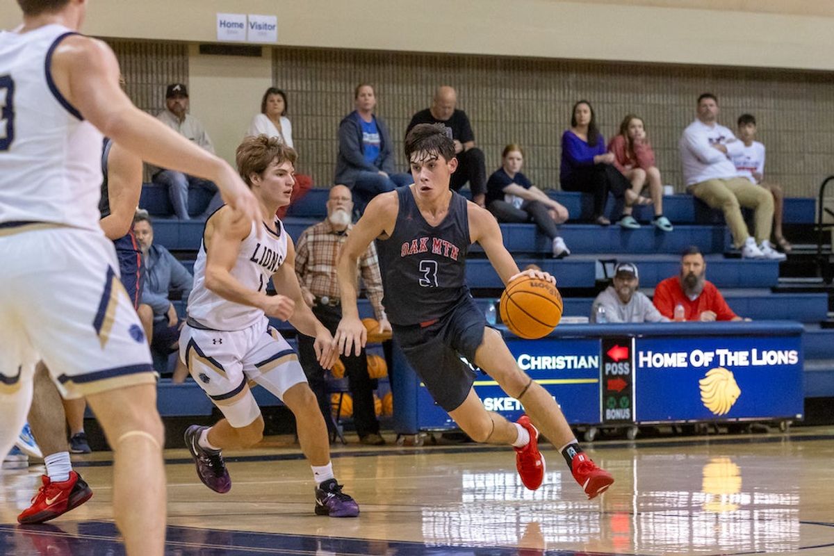 Oak Mountain bests Briarwood in rivalry clash