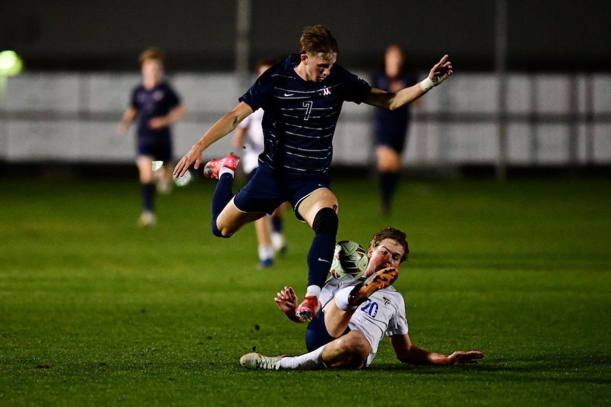 Oak Mountain finishes regular season undefeated after wins o...