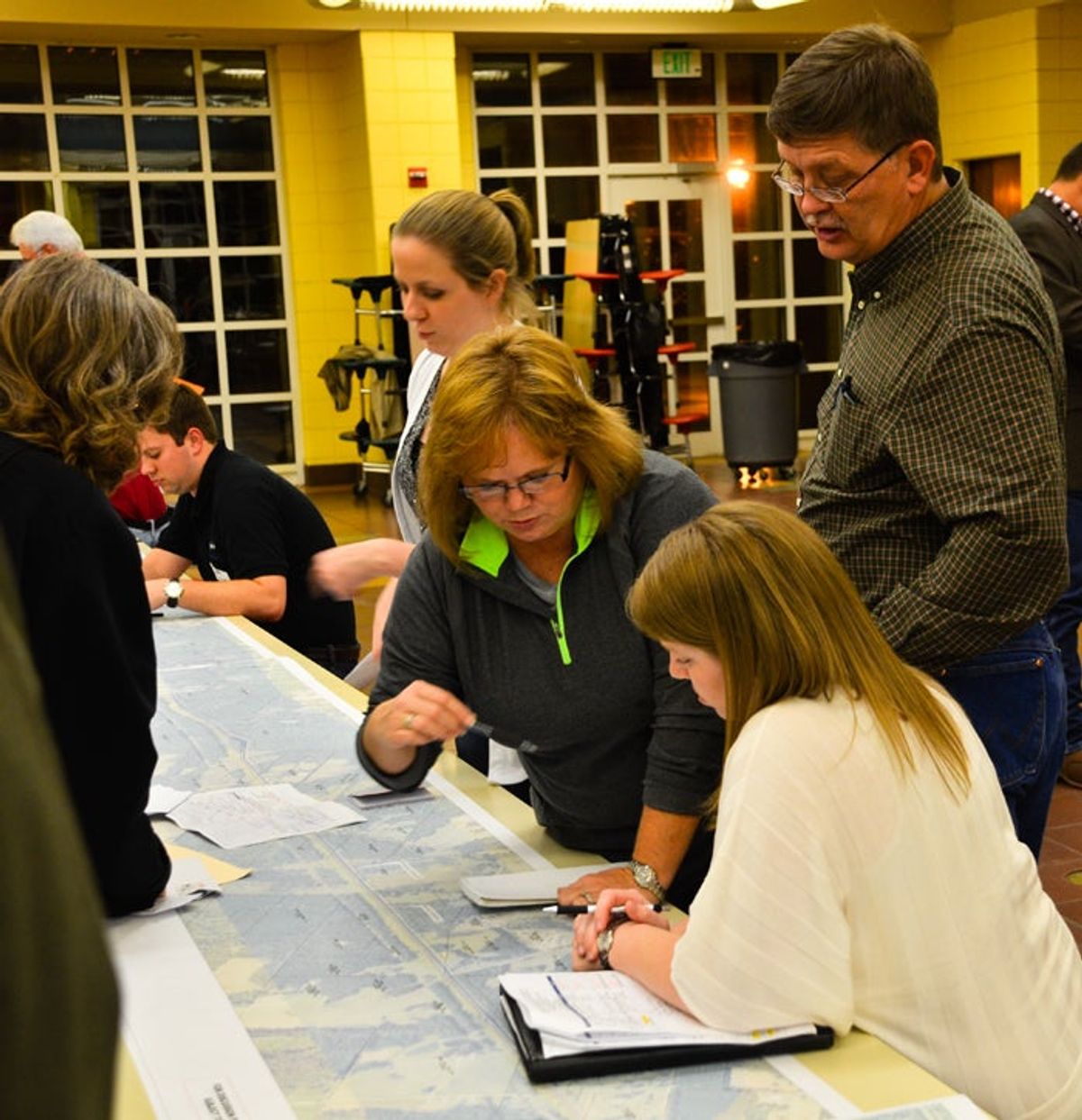 Meeting informs residents about gas pipeline expansion proje...