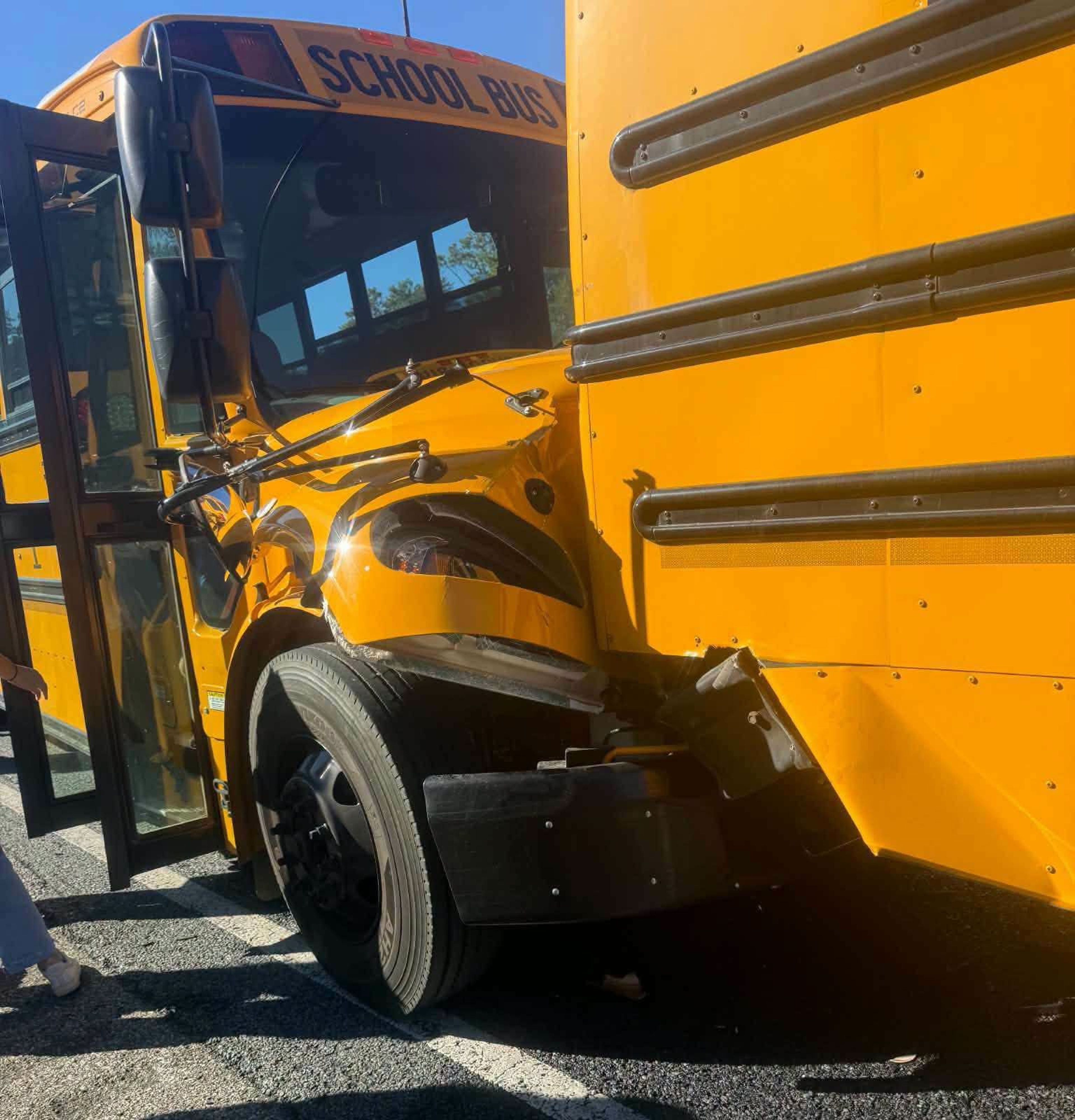 No major injuries as four CCS buses involved in I-65 wreck near Jemison