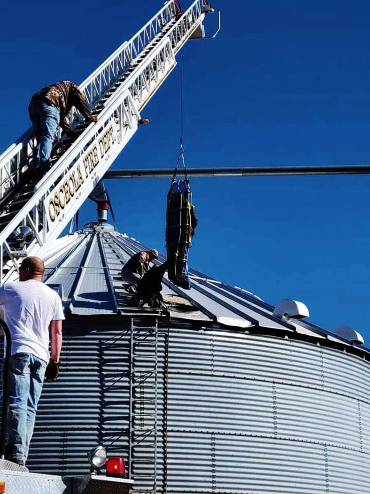 Man rescued from Etowah grain bin