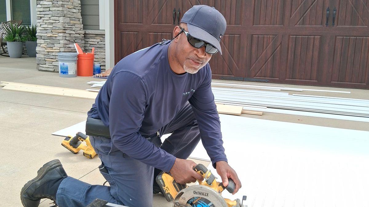 Former banking exec bets on himself with handyman repair bus...