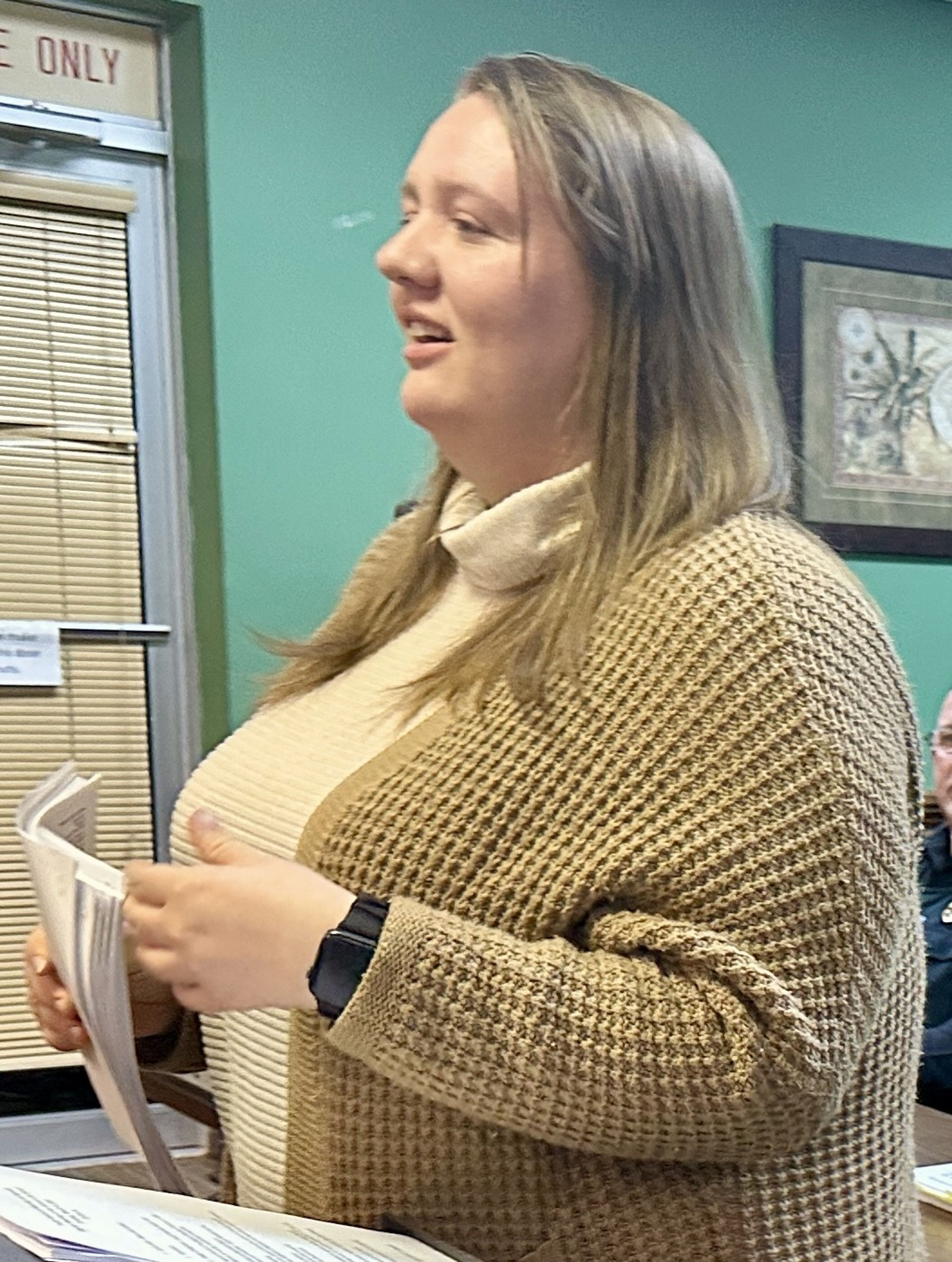 University of Missouri Staff and Extension Council Member Ali Shearer speaks to council members at Tuesday's meeting of the Kennett City Council.