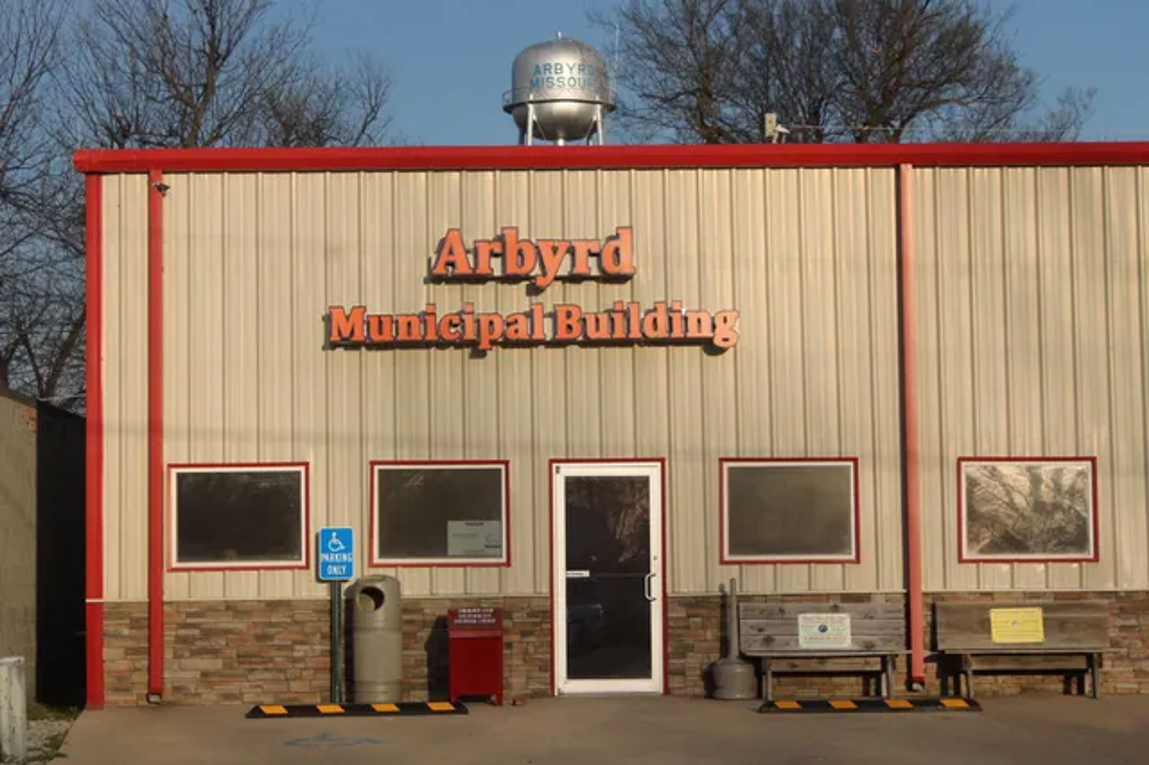 Arbyrd City Council reviews sheriff’s patrol proposal, field irrigation issue, and street repairs  