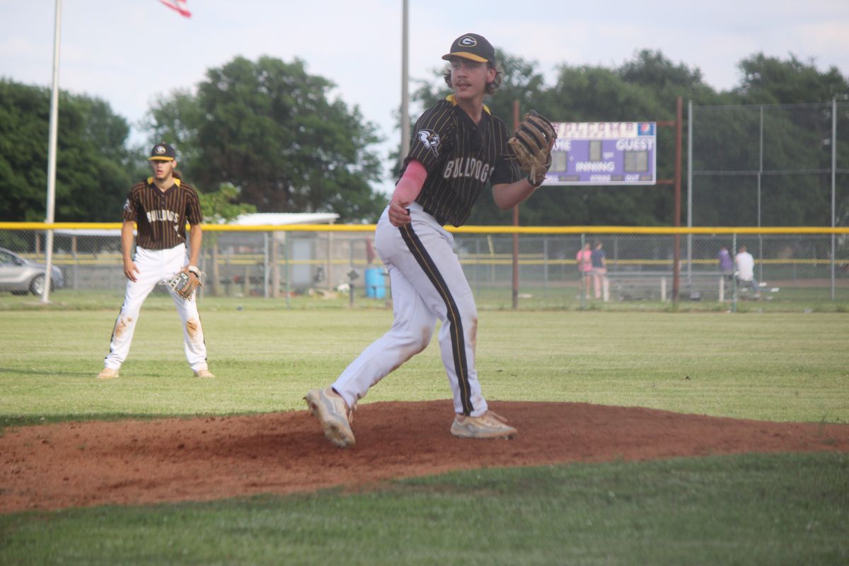 Gideon rallies with big fifth inning to defeat Holcomb