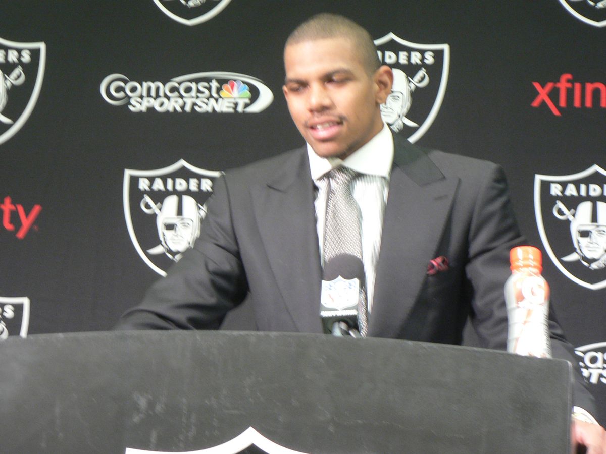 Manning Falling Raiders Fall To Blazing Broncos, Manning Sets Two NFL Milestones