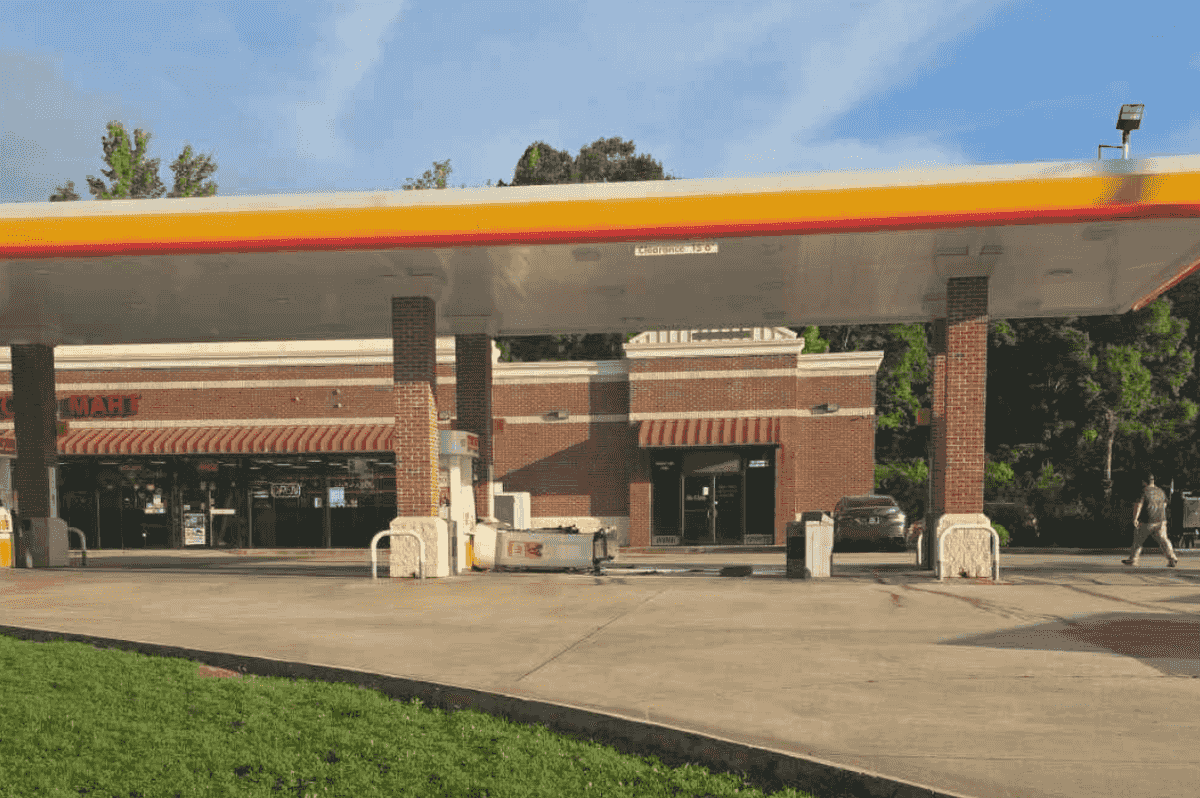 Driver expected to face charges after hitting gas pump, causing fire